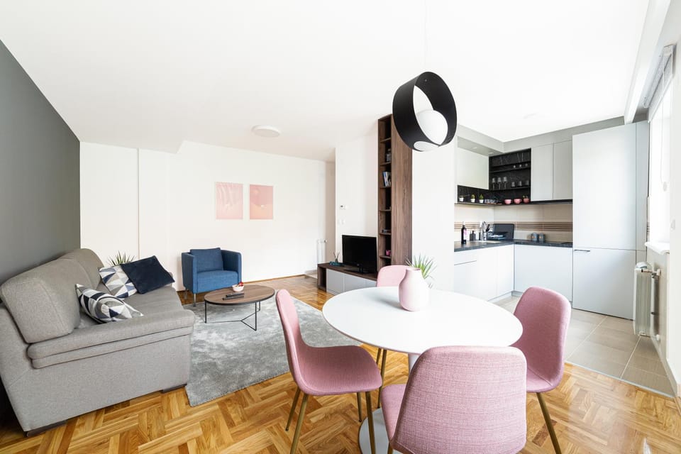 TV and multimedia, Kitchen or kitchenette, Living room, Seating area, Dining area