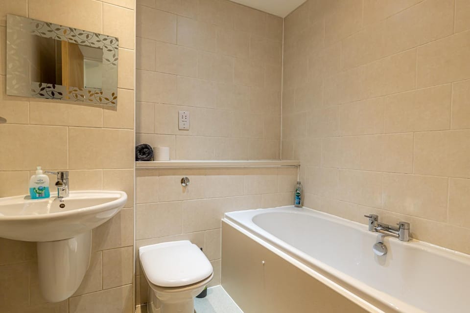 Shower, Toilet, Bathroom, Bath, towels