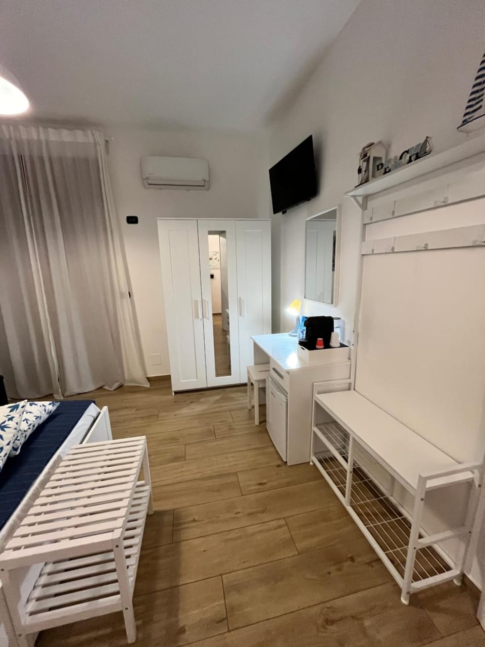 TV and multimedia, Photo of the whole room, wardrobe