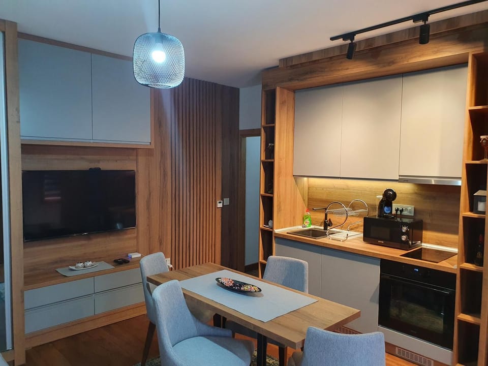 Day, TV and multimedia, Living room, Dining area, kitchen