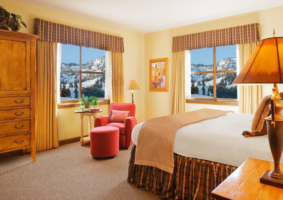 Bed, Photo of the whole room, Seating area, Bedroom, wardrobe