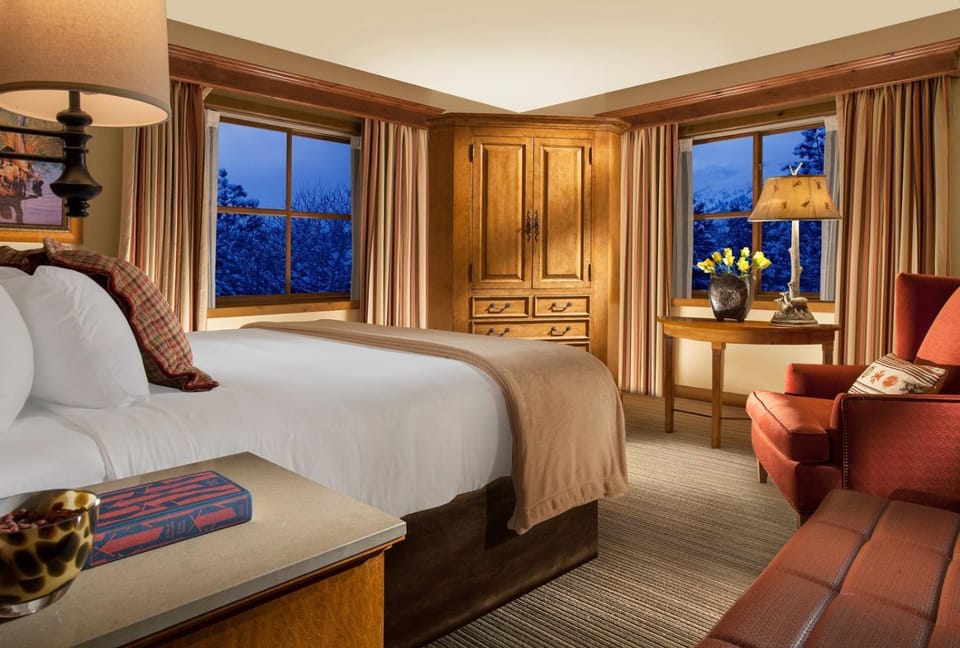 Bed, Seating area, Bedroom, wardrobe