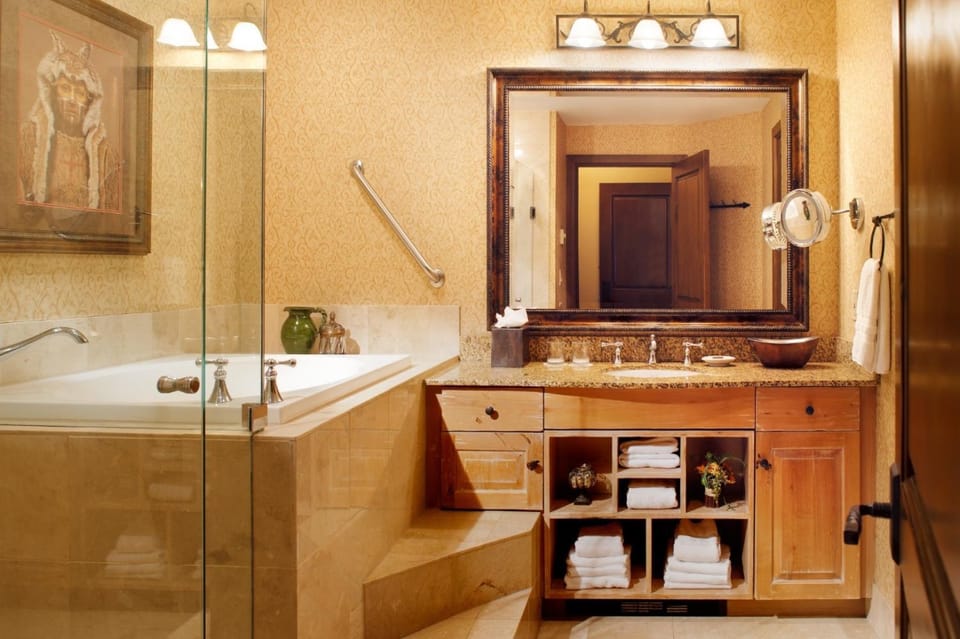 Bathroom, Bath, towels