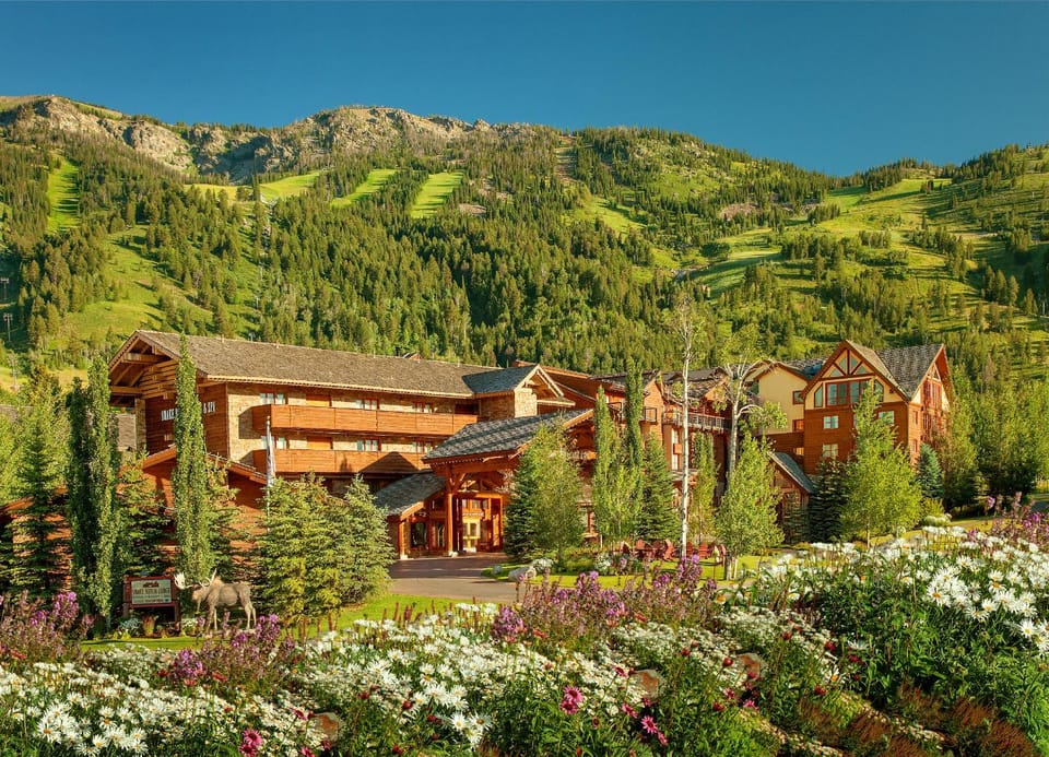 Property building, Facade/entrance, View (from property/room), Decorative detail, Landmark view, Mountain view