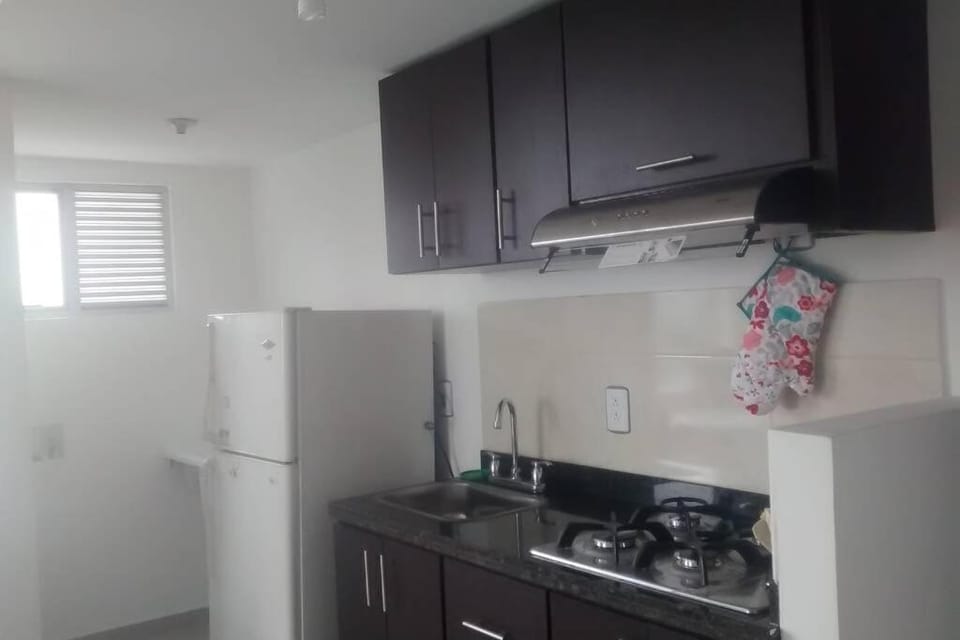 Apartamento Amoblado 3 hab 2 baños con excelente vista montañas cafeteras acogedor ambiente familiar, piscinas niños adultos, parqueadero, BBQ y ascensor con muy buena iluminación natural Apartment in Armenia