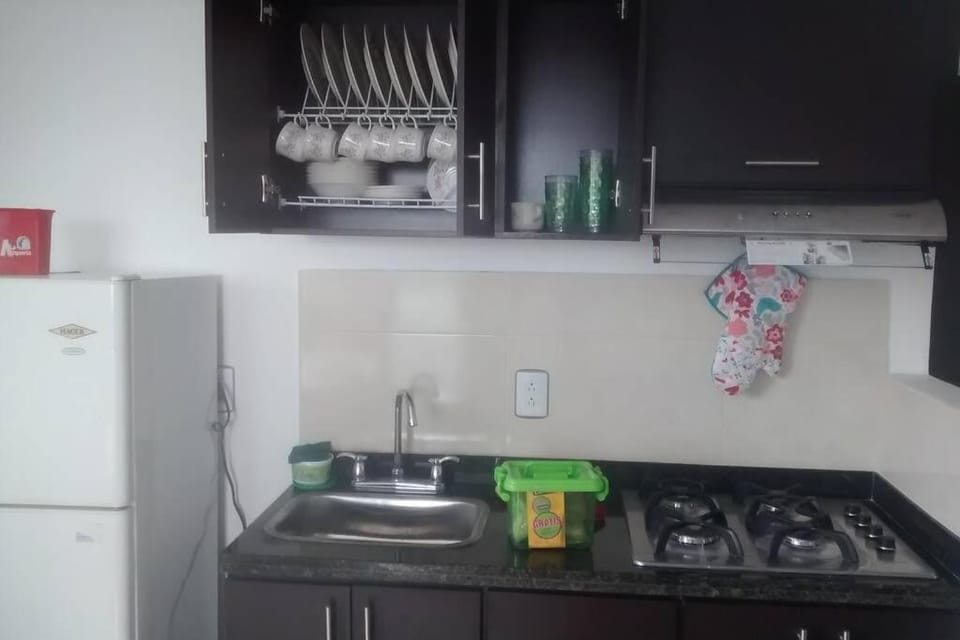 Apartamento Amoblado 3 hab 2 baños con excelente vista montañas cafeteras acogedor ambiente familiar, piscinas niños adultos, parqueadero, BBQ y ascensor con muy buena iluminación natural Apartment in Armenia