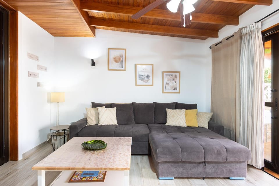 Communal lounge/ TV room, TV and multimedia, Living room, Seating area