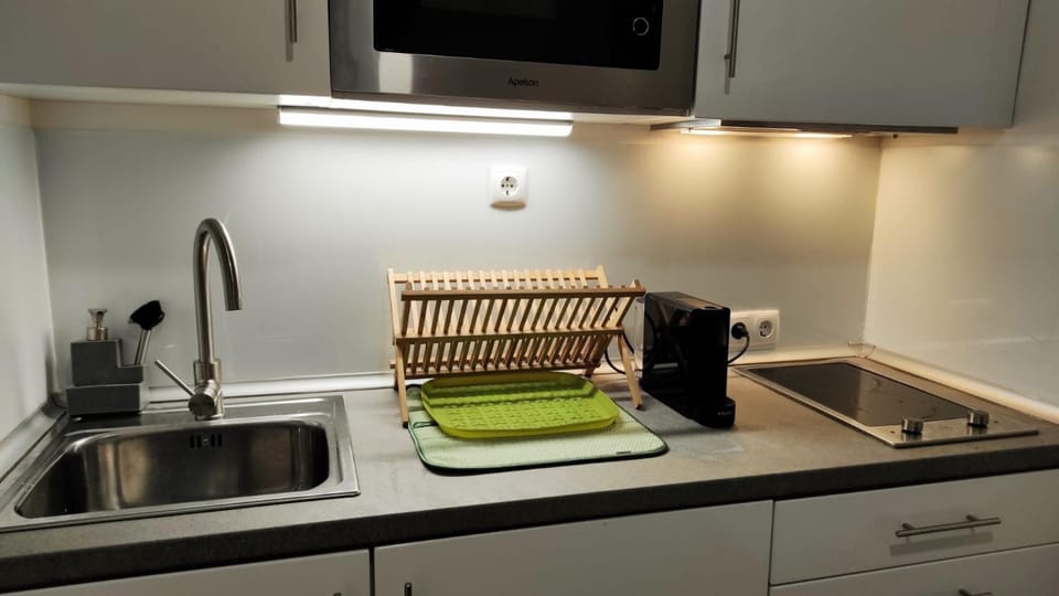 Coffee/tea facilities, Kitchen or kitchenette, Food, kitchen