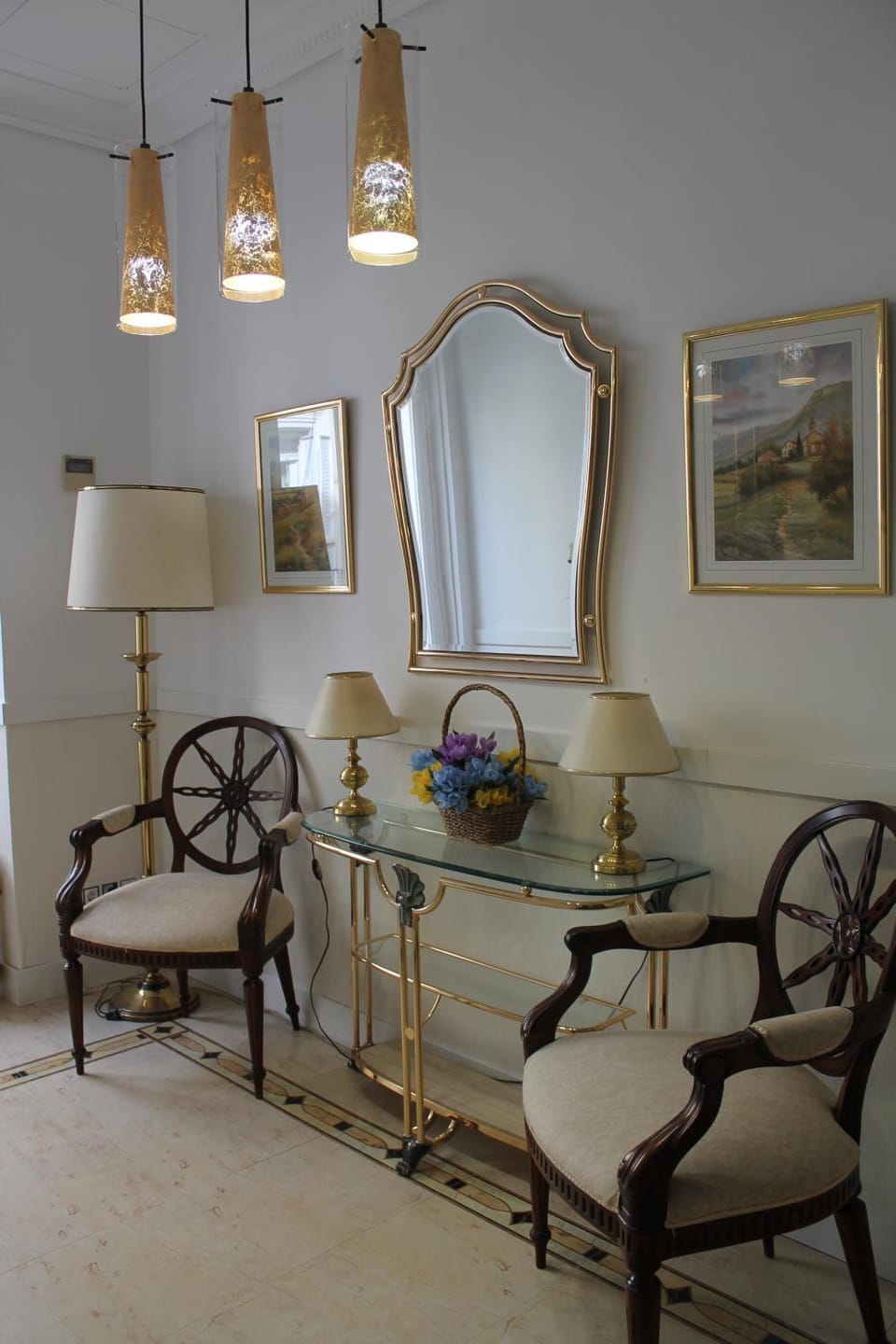Living room, Seating area