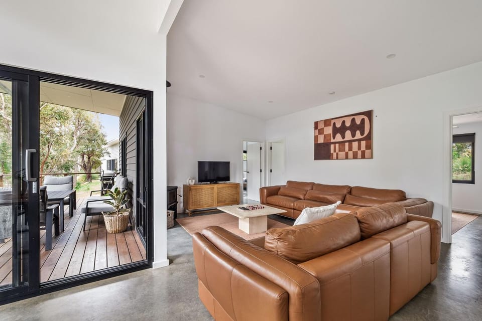 Communal lounge/ TV room, TV and multimedia, Living room