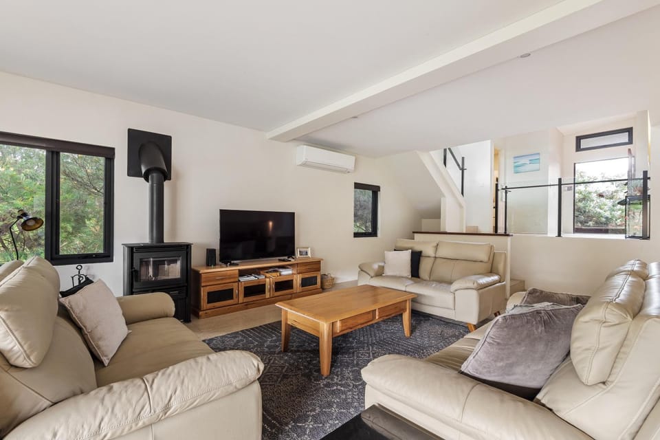 Communal lounge/ TV room, TV and multimedia, Living room, fireplace