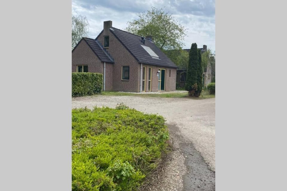 Vrijstaande 6 persoons Bungalow hottub en pizzaoven op vakantiepark House in Gelderland, Netherlands