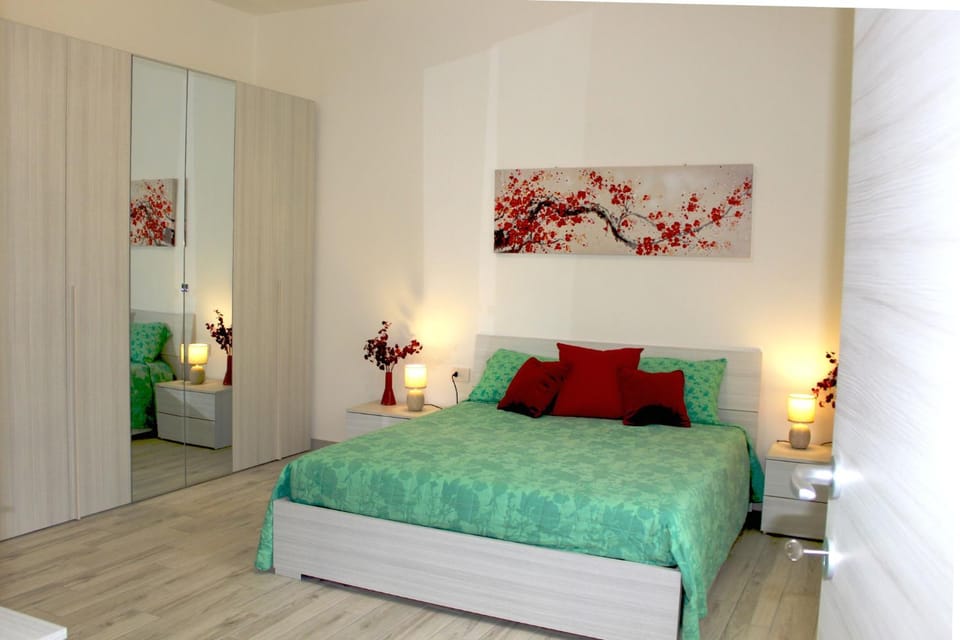 Bed, Photo of the whole room, Bedroom, wardrobe