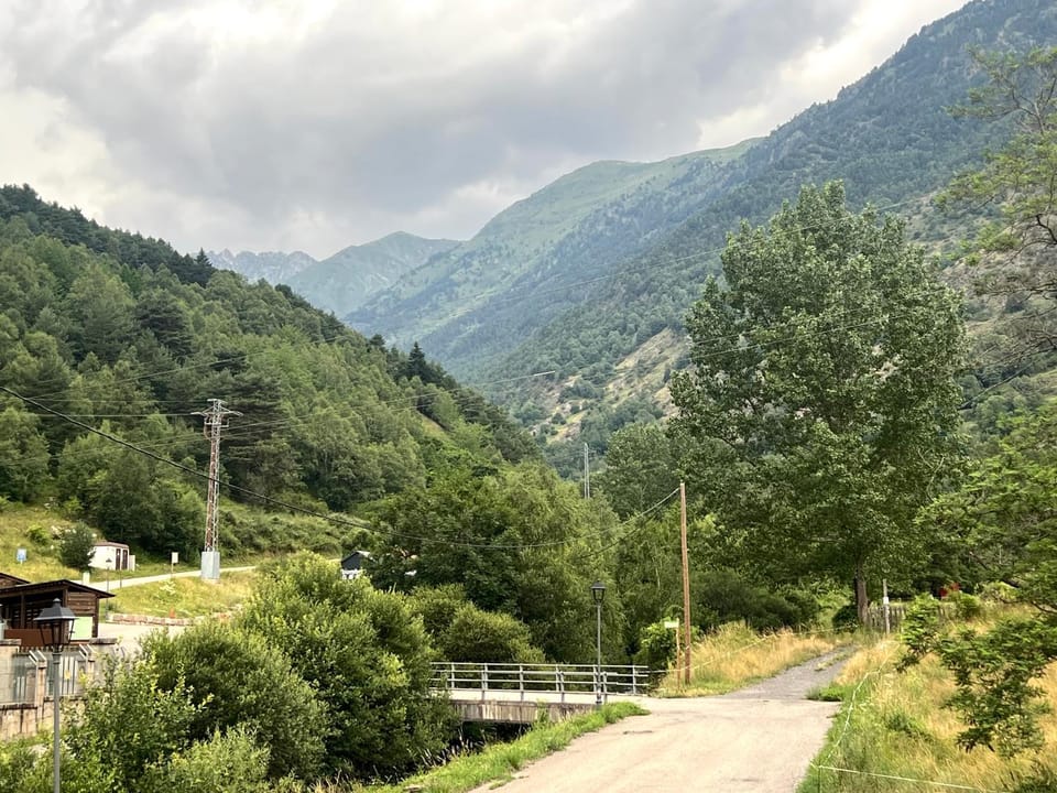 Nearby landmark, Day, Neighbourhood, Natural landscape, Mountain view