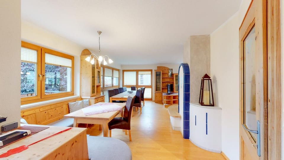 Living room, Seating area, Dining area, pet friendly