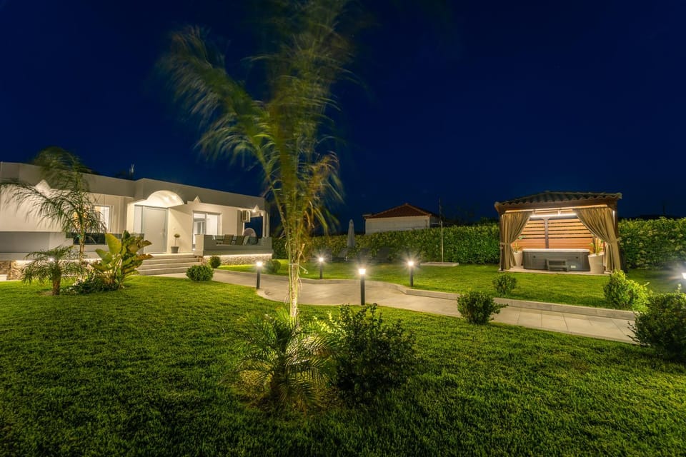 Property building, Garden, Hot Tub