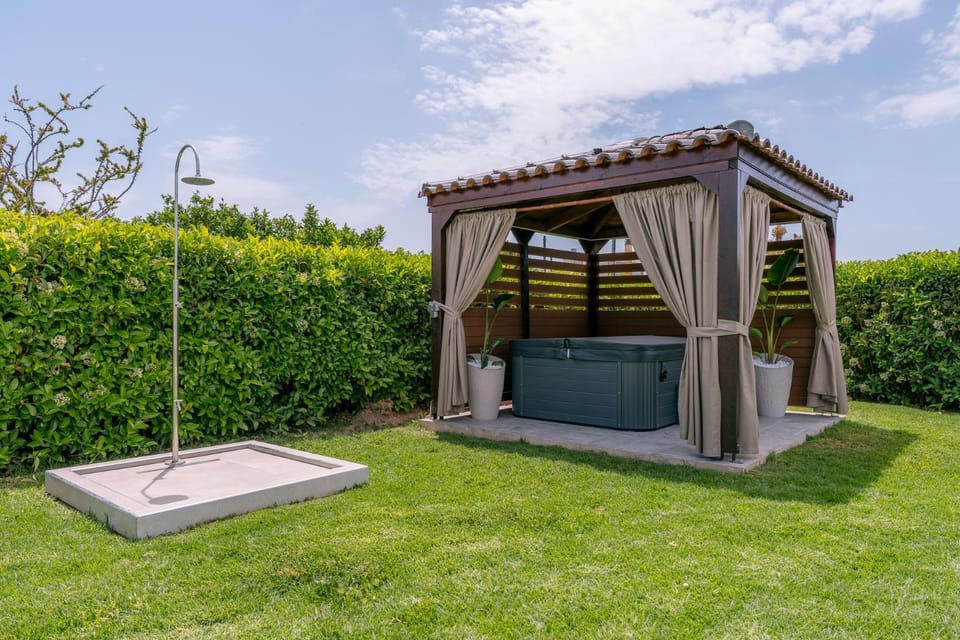 Shower, Hot Tub