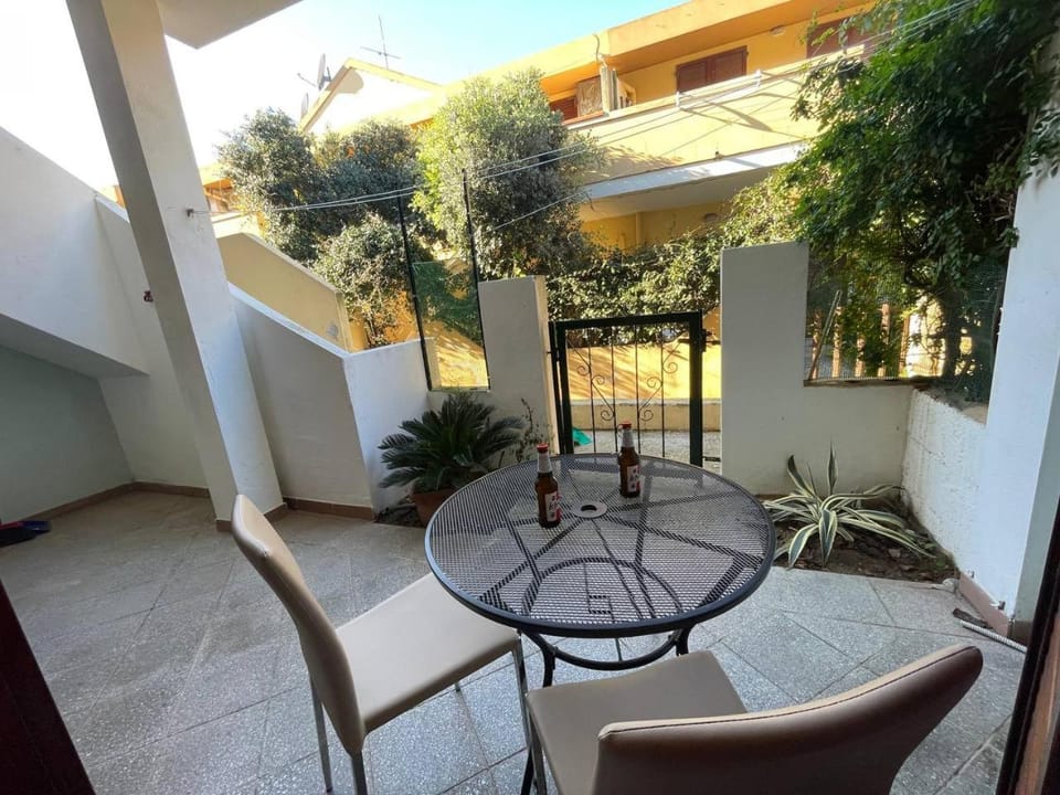 Patio, Day, Balcony/Terrace, Seating area