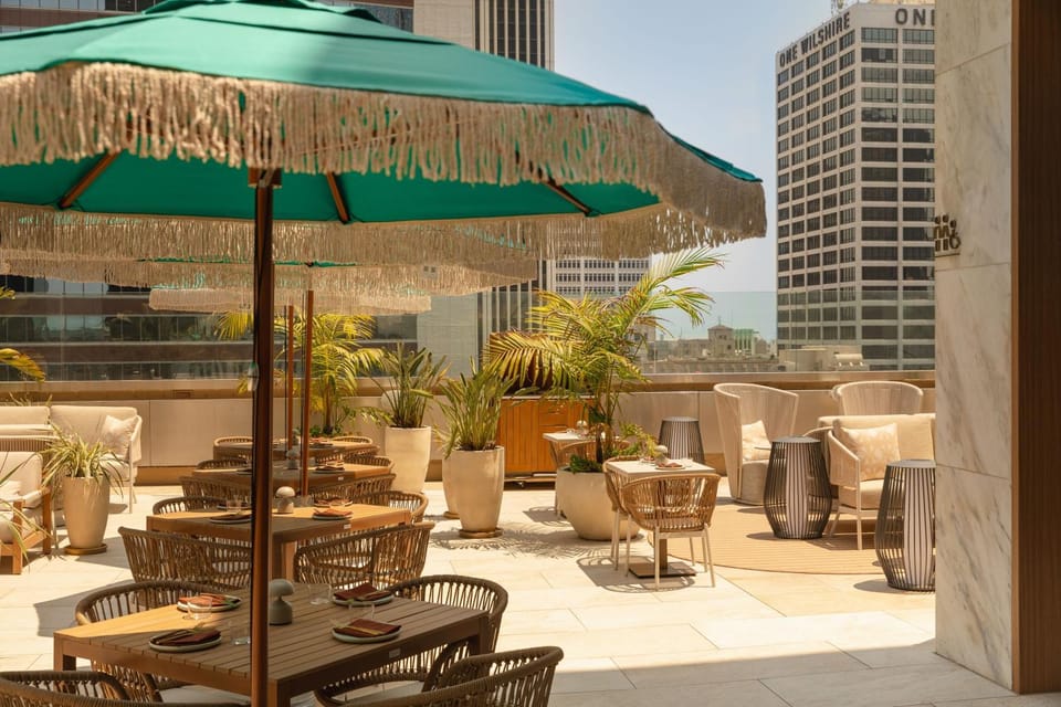 Restaurant/places to eat, Lounge or bar