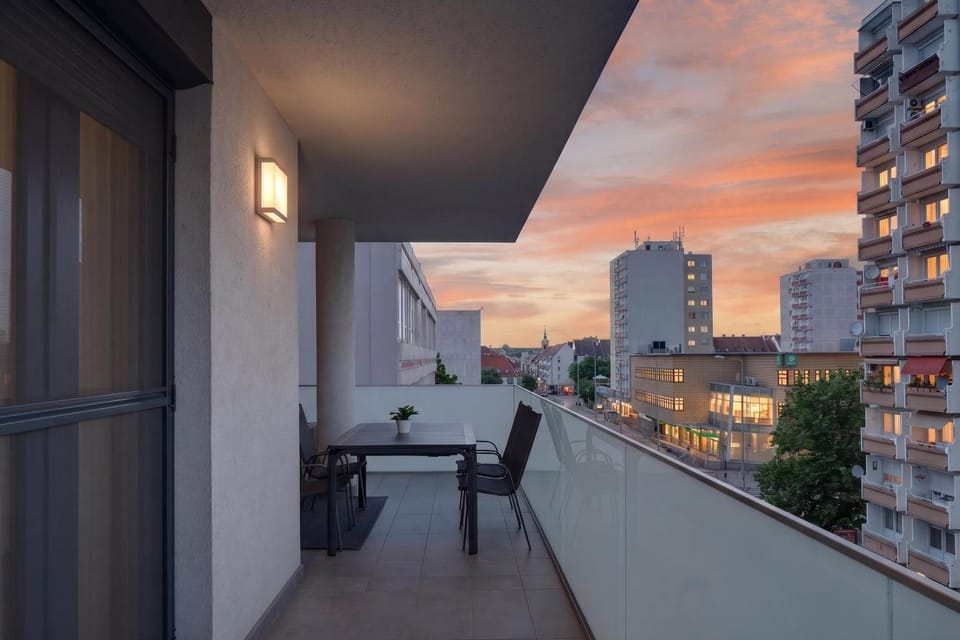 Balcony/Terrace, City view