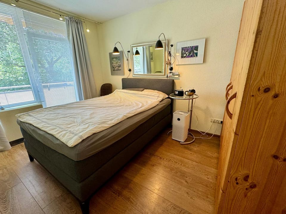Bed, Photo of the whole room, wardrobe