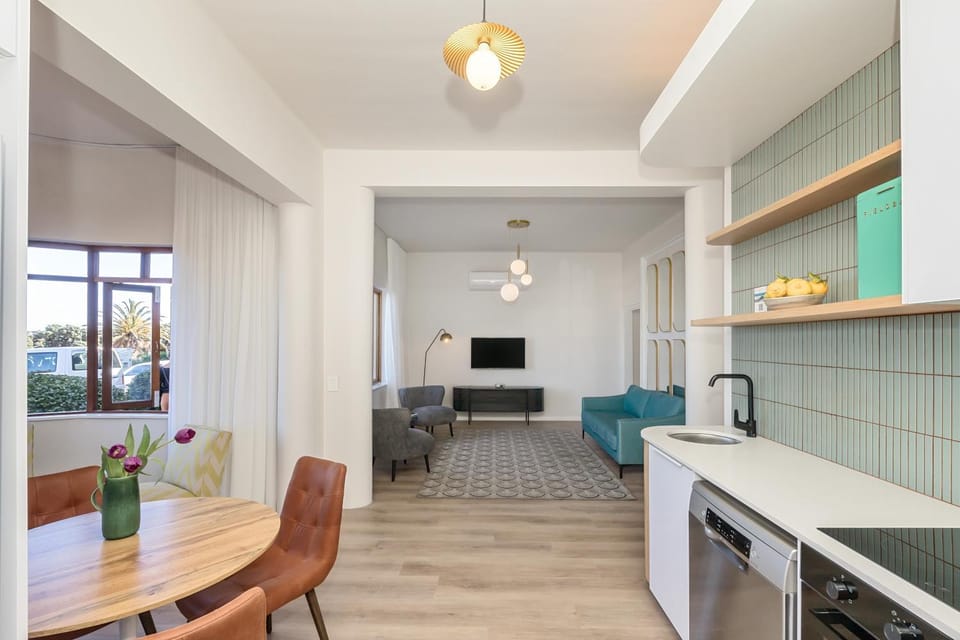 On the Beach in Camps Bay - fully equipped 2 bedroom apartment Apartment in Camps Bay