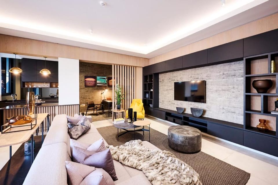 TV and multimedia, Living room, Seating area, Evening entertainment