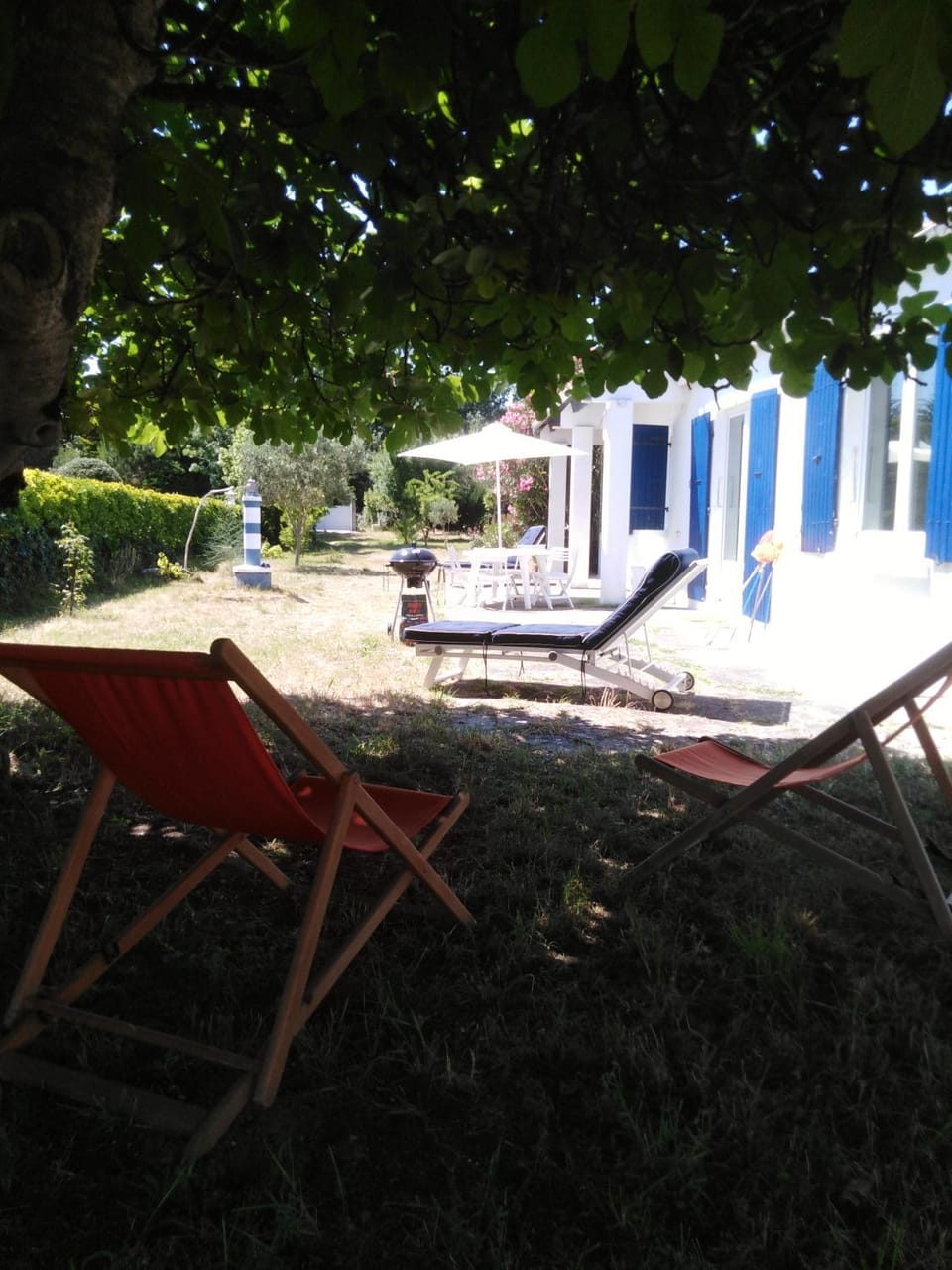 Maison oléronaise avec la plage à pied et la piste cyclable au bout du jardin House in Nouvelle-Aquitaine