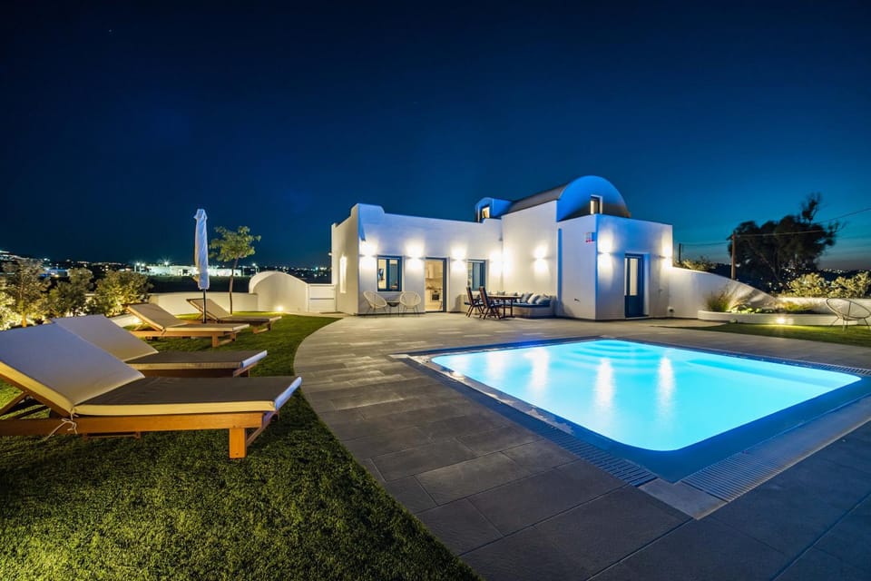 Night, Balcony/Terrace, Seating area, Swimming pool