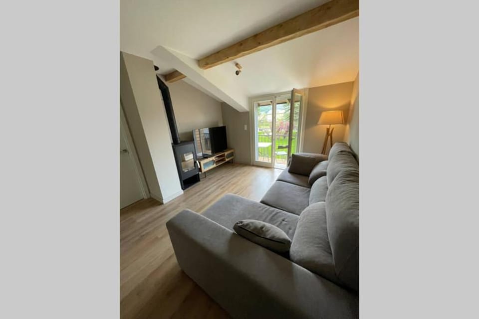 new construction penthouse with pool and wifi Apartment in Ripollès