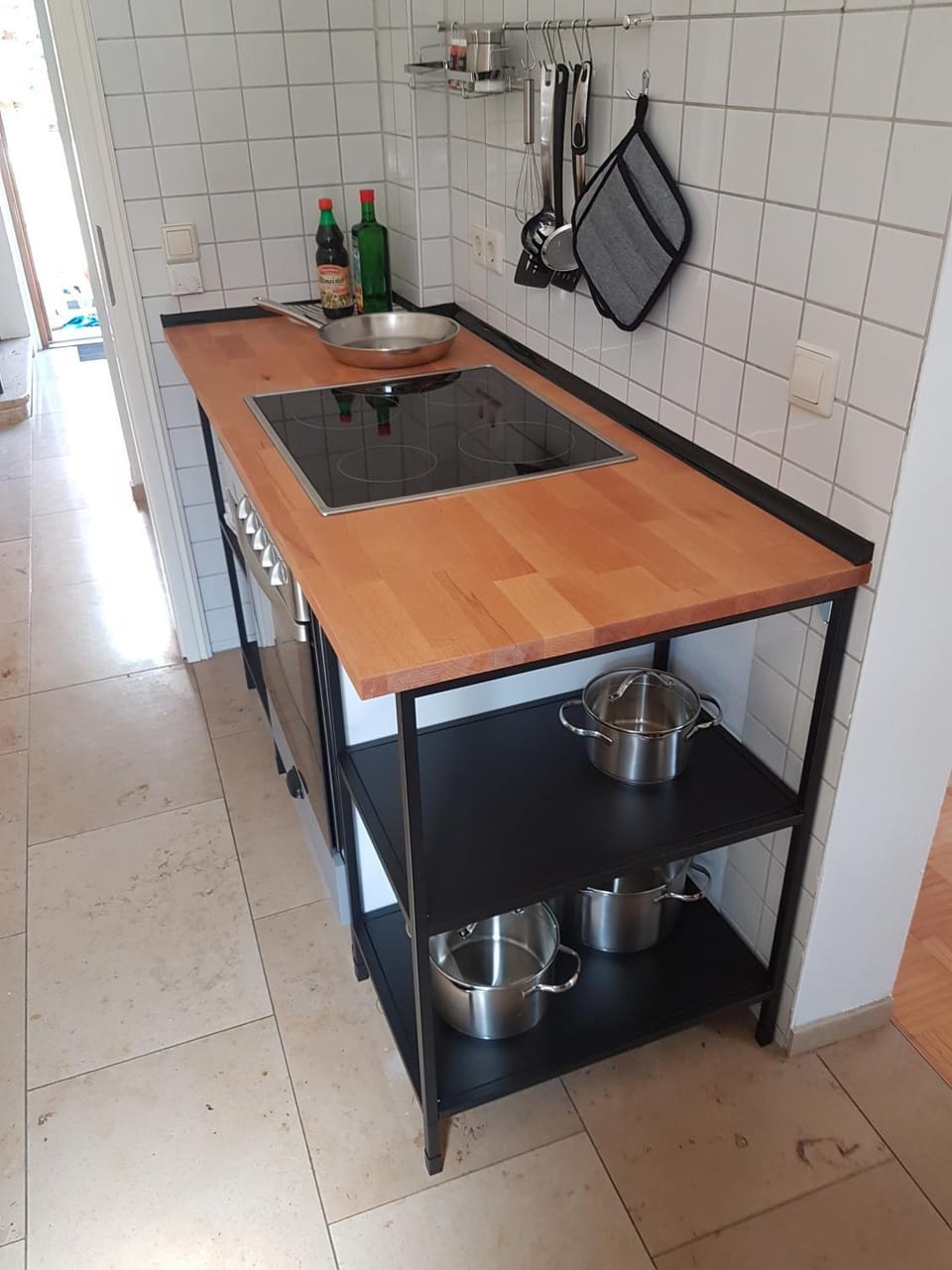 Kitchen or kitchenette, Living room