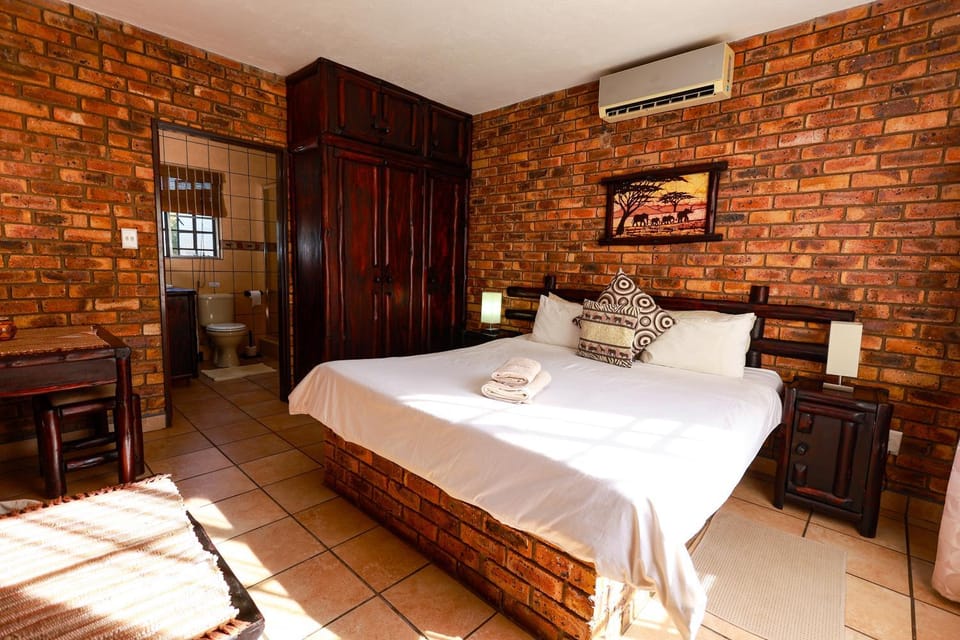 Bed, Bedroom, wardrobe, air conditioner
