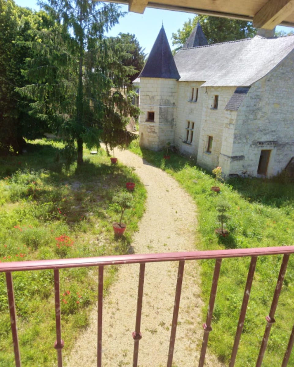 Charmant refuge à Courchamps, terrasse et jardin House in Centre-Val de Loire