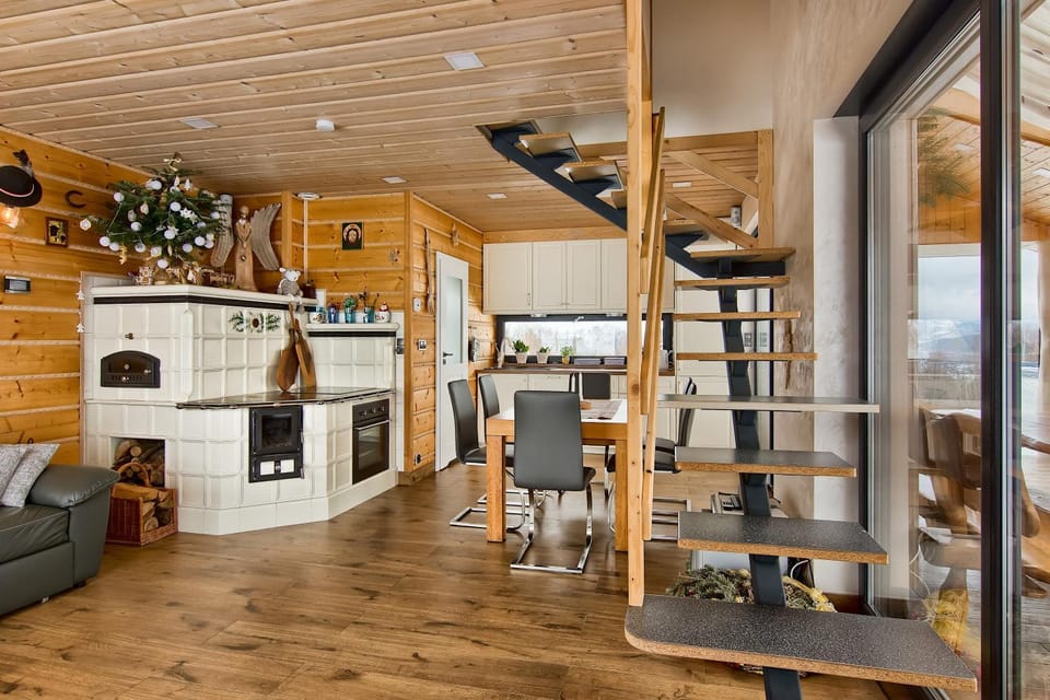 Kitchen or kitchenette, Living room, flat iron