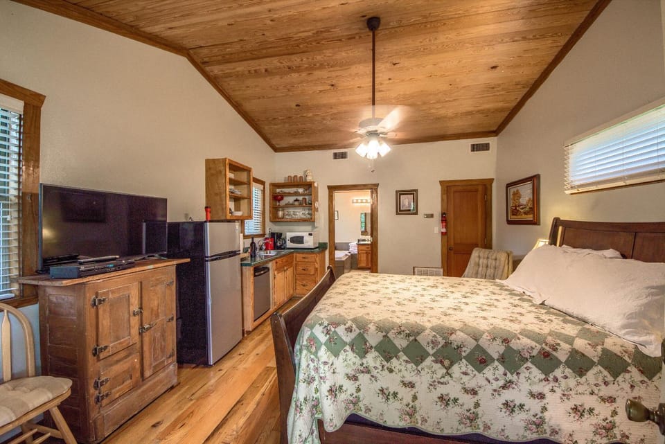 Waldrip Cabin Cabin in Fredericksburg