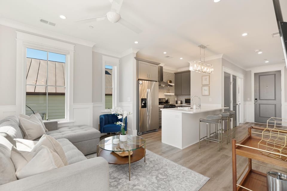 124-201 · The Jasmine Suite at The Palmetto Apartment in Charleston