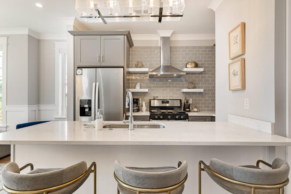124-201 · The Jasmine Suite at The Palmetto Apartment in Charleston