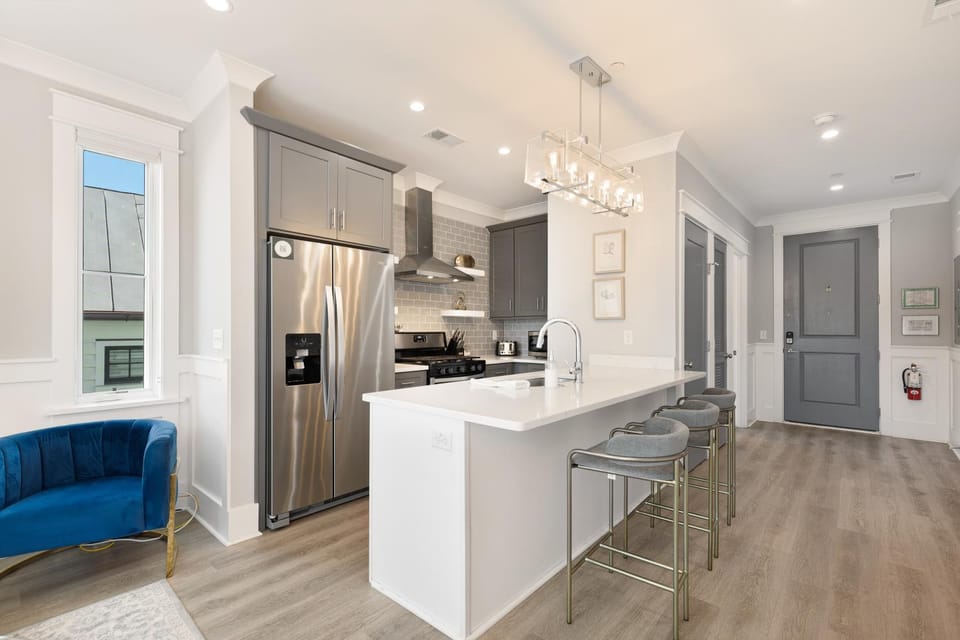 124-201 · The Jasmine Suite at The Palmetto Apartment in Charleston