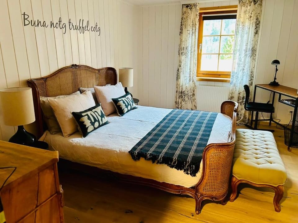 Casa Pasch - Boutique Bed and Breakfast in Cumpadials Bed and Breakfast in Canton of Grisons