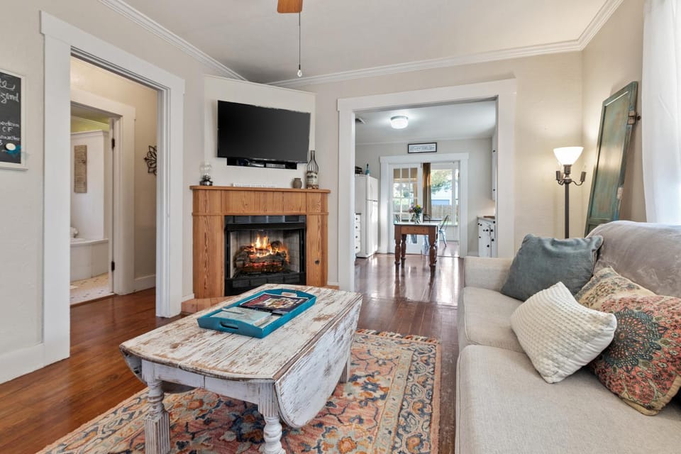 Reizend Haus (dog friendly) House in Fredericksburg