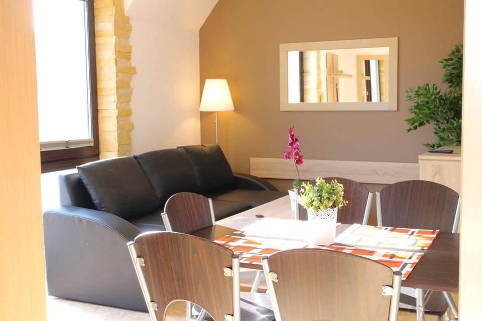 Living room, Photo of the whole room, Seating area, Dining area