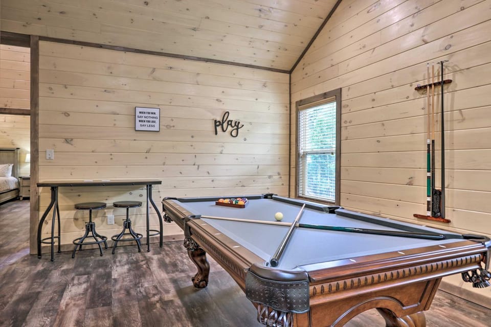 5 Mi to Pigeon Forge: Woodsy Retreat w/ Hot Tub! House in Sevier County