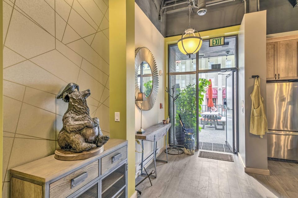 Modern Downtown Apt - Walk to Parks + Cafes! Apartment in Anchorage