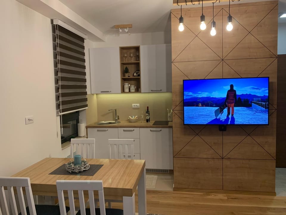 Living room, young children, kitchen