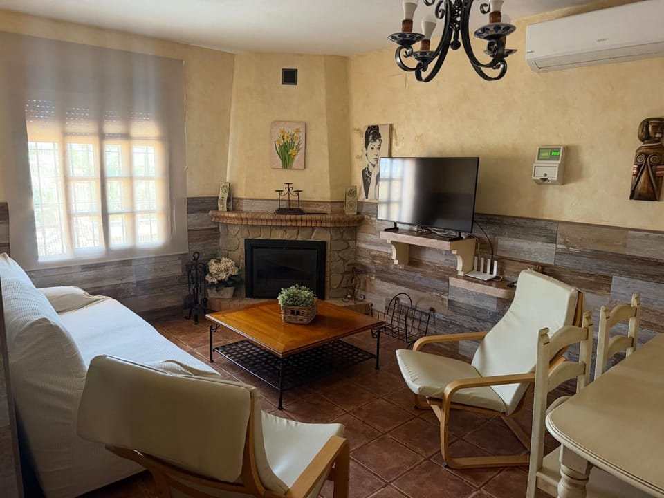 TV and multimedia, Living room, Seating area, Evening entertainment