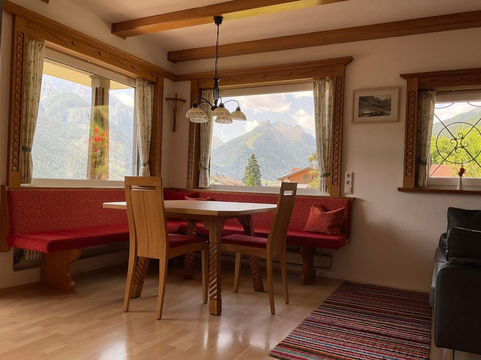 Living room, Mountain view