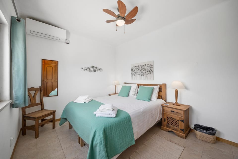 Bed, Bedroom, towels, air conditioner