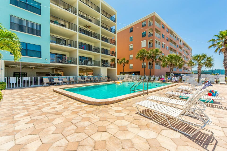2b 2b - Partial Beach View - Sandy Shores #211 Apartment in Madeira Beach