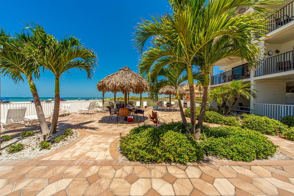 2b 2b - Partial Beach View - Sandy Shores #211 Apartment in Madeira Beach