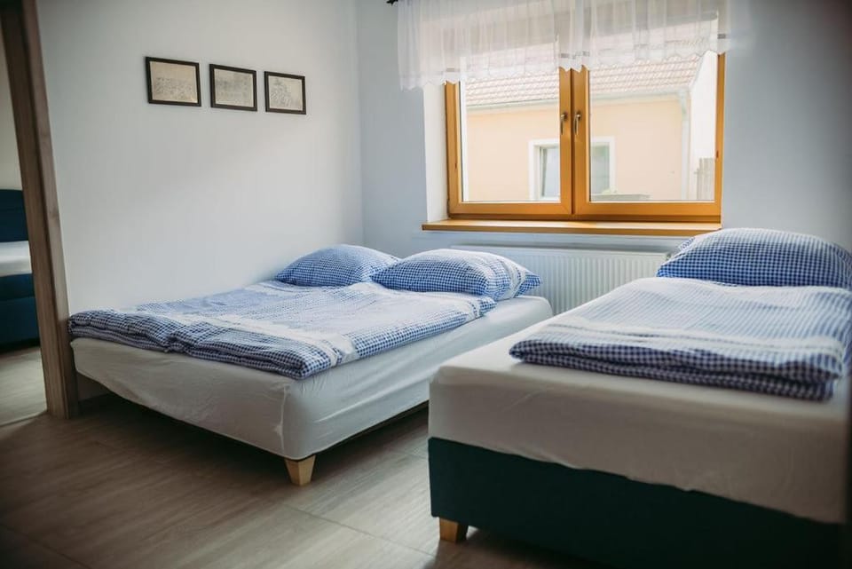Bed, Living room
